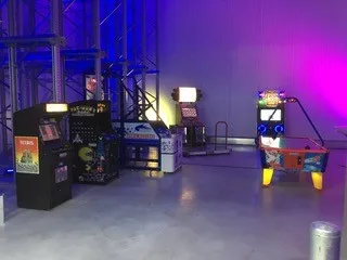 Flippers en arcades op het werk.